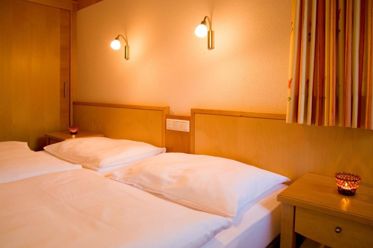 Adrian Bed & Breakfast Sankt Anton am Arlberg Ngoại thất bức ảnh
